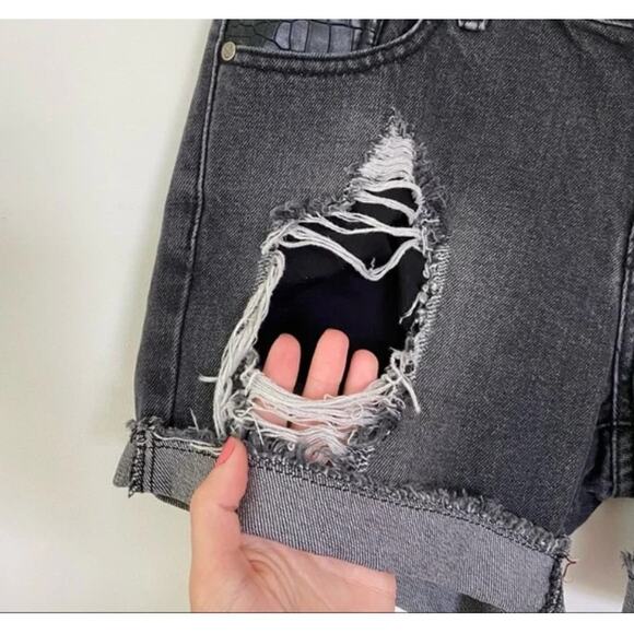 MINKPINK Washed Black Distressed Denim Shorts Small - Picture 2 of 7